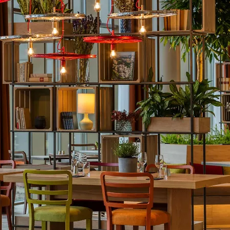 Intercityhotel Amsterdam Airport 4*