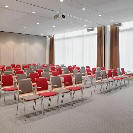 Отель Intercityhotel Amsterdam Schiphol Airport Хоофддорп