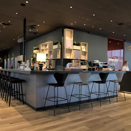 Отель Intercityhotel Amsterdam Schiphol Airport 4*