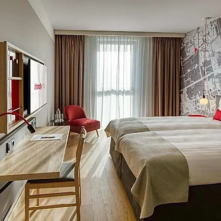 Intercityhotel Amsterdam Schiphol Airport מלון
