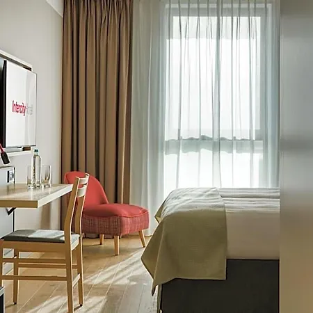 Intercityhotel Amsterdam Schiphol Airport מלון