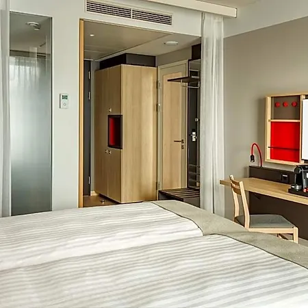 מלון Intercityhotel Amsterdam Schiphol Airport 4*