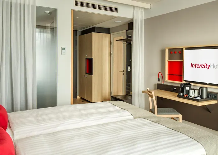 Intercityhotel Amsterdam Airport 4*