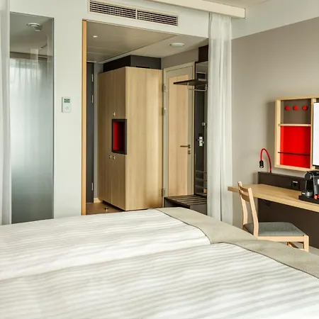 Intercityhotel Amsterdam Schiphol Airport 4*